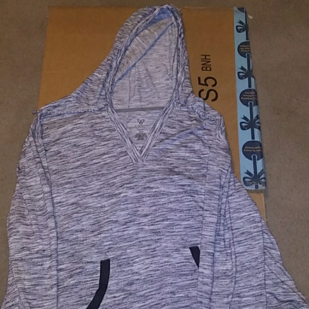 Light weight hoodie shirt